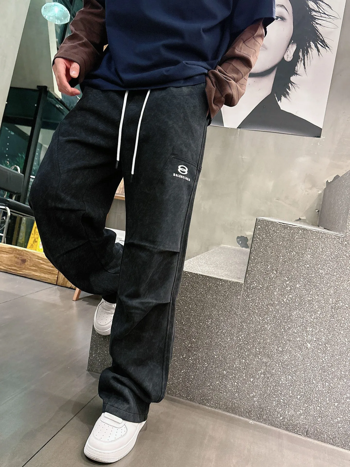 Balenciaga 🆕2026 Autumn and Winter New Arrival Casual Pants! The official website will be released simultaneously. Brand Classic LOGO casual pants, customized fabrics, excellent comfort and strong touch. Highly recognisable, perfect appearance and craftsmanship. Size:M-3XL